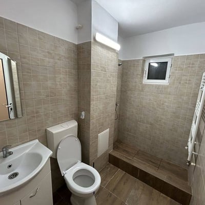 Аренда комфортной 2-комнатной квартиры с отдельной кухней, 55 м², район Томис Норд, Констанца, Румыния